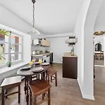 Old Town Luxury 2 Bedroom 65 M2 On 3rd Floor Apartment *