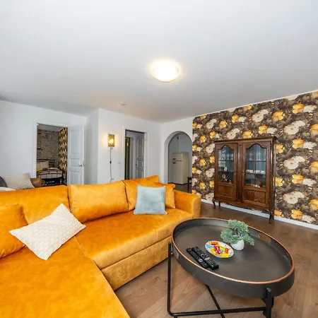 Lejlighed Old Town Luxury 2 Bedroom 65 M2 On 3rd Floor