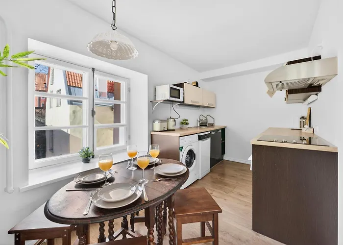 Old Town Luxury 2 Bedroom 65 M2 On 3rd Floor تالين