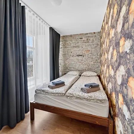 Old Town Luxury 2 Bedroom 65 M2 On 3rd Floor Apartman *